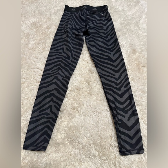 Adidas Women’s Size XS Black Zebra Print Leggings EUC - Picture 4 of 7